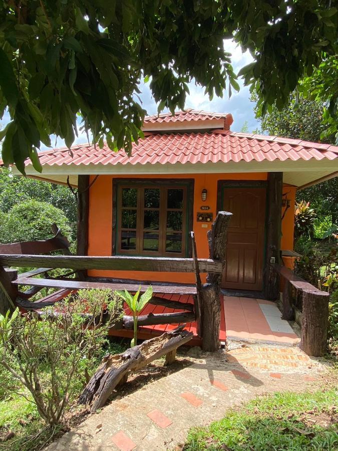 Baanphuthadol Hotel Mae Hong Son Exterior foto