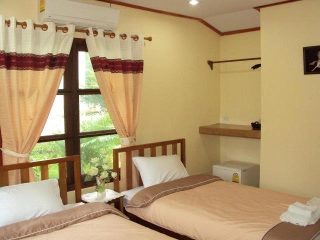 Baanphuthadol Hotel Mae Hong Son Exterior foto