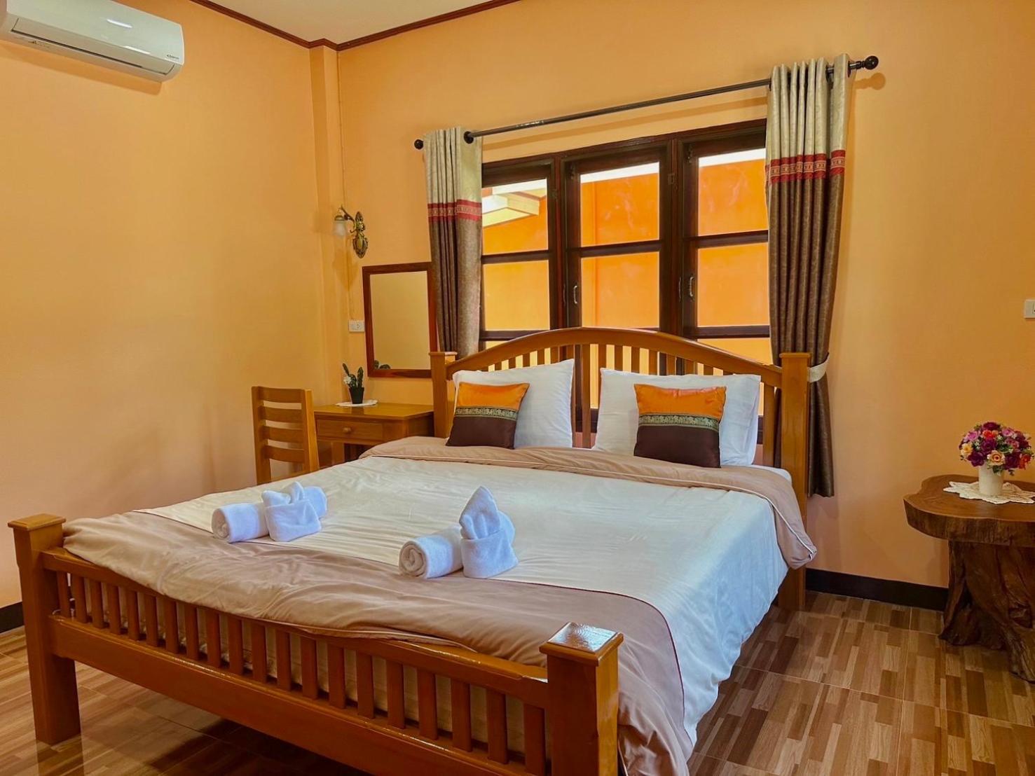 Baanphuthadol Hotel Mae Hong Son Exterior foto
