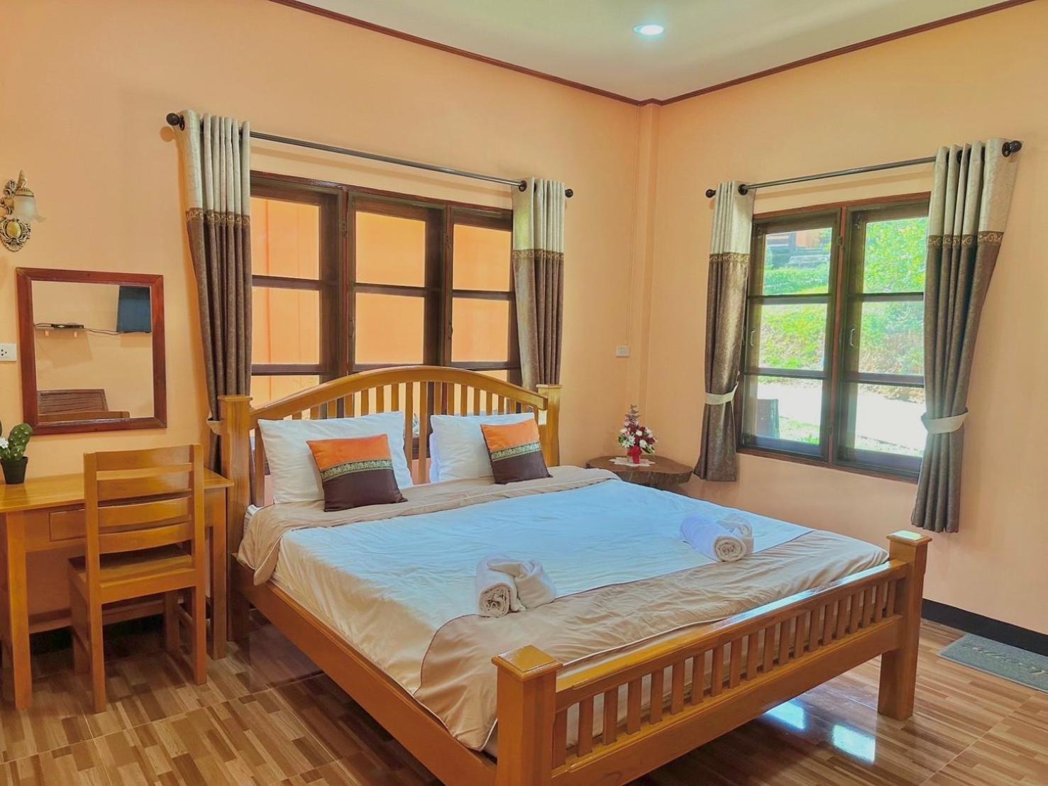 Baanphuthadol Hotel Mae Hong Son Exterior foto