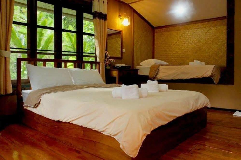Baanphuthadol Hotel Mae Hong Son Exterior foto