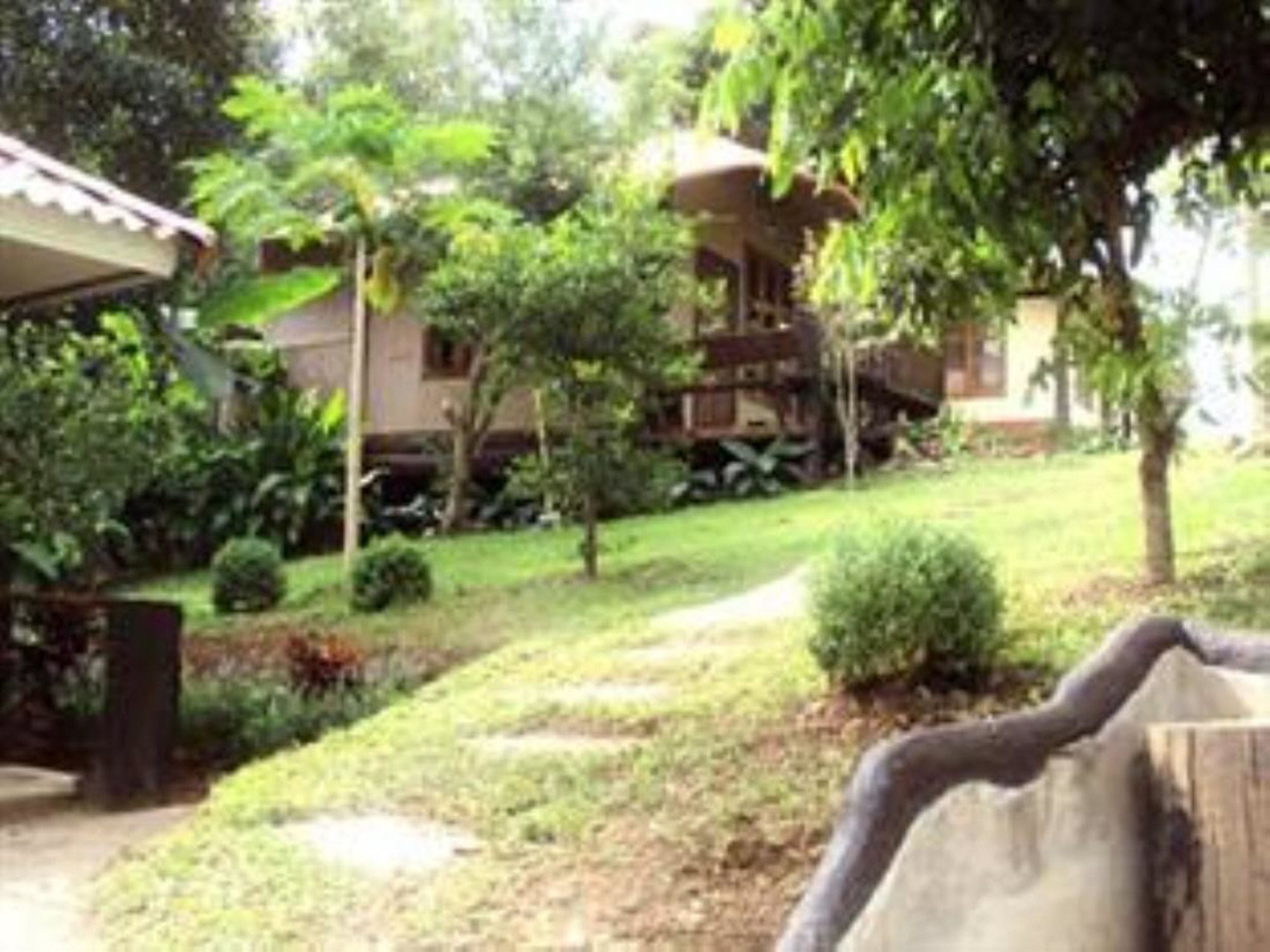 Baanphuthadol Hotel Mae Hong Son Exterior foto
