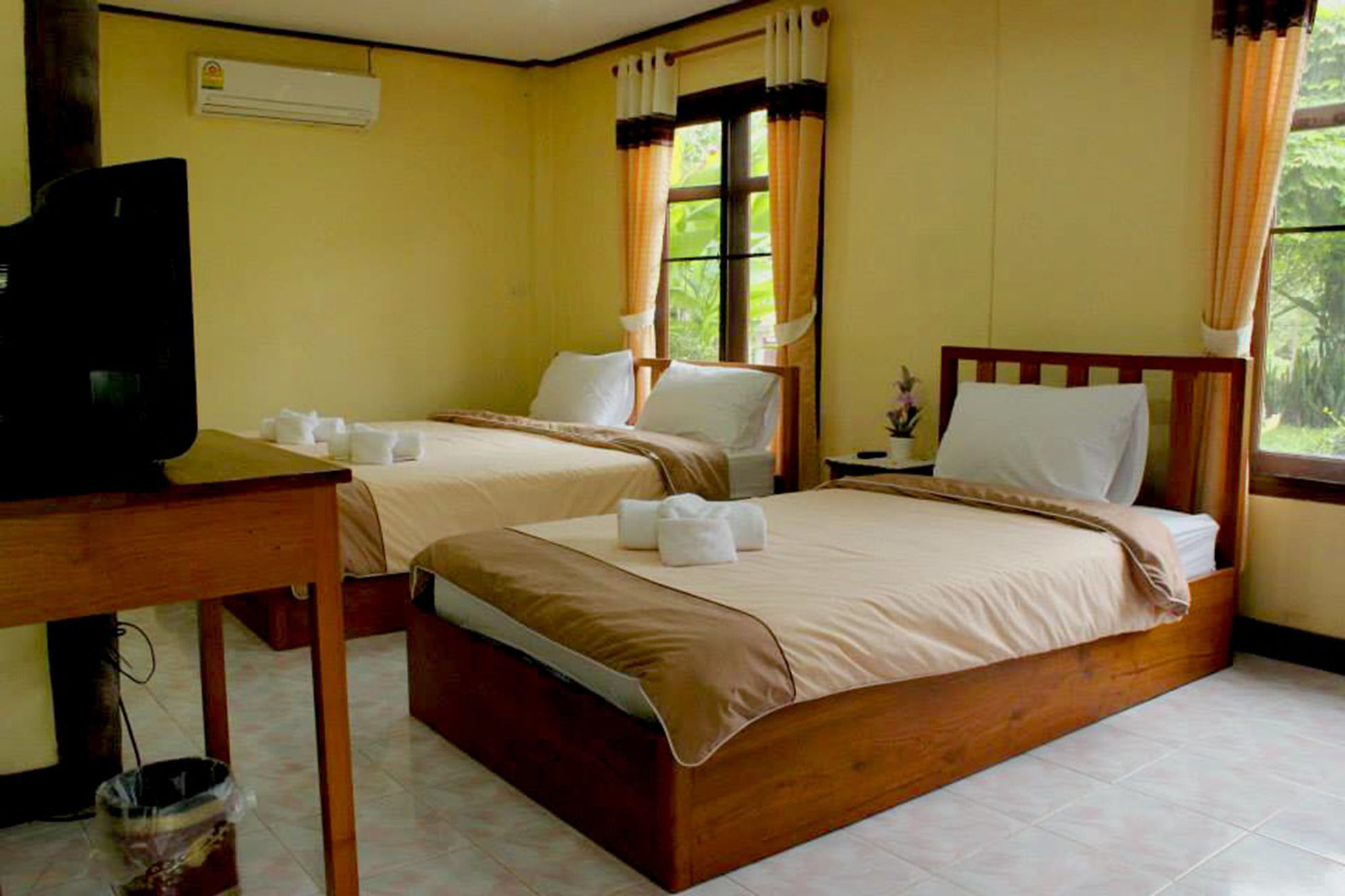 Baanphuthadol Hotel Mae Hong Son Exterior foto