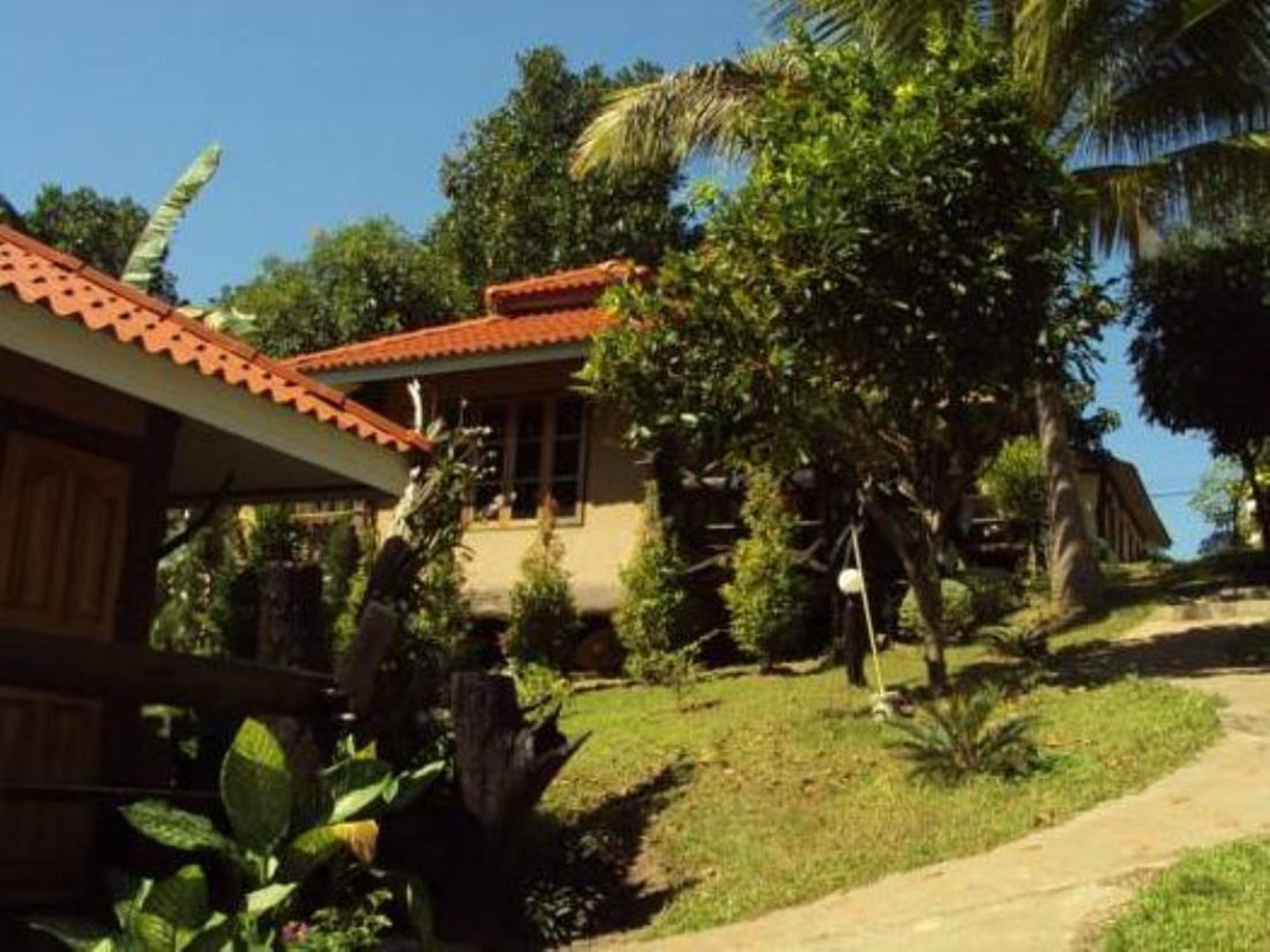 Baanphuthadol Hotel Mae Hong Son Exterior foto