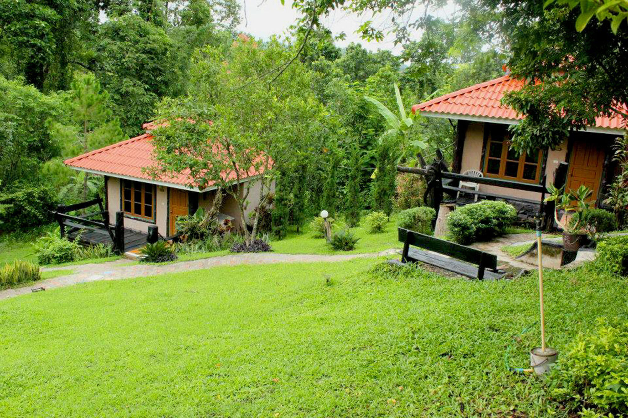 Baanphuthadol Hotel Mae Hong Son Exterior foto