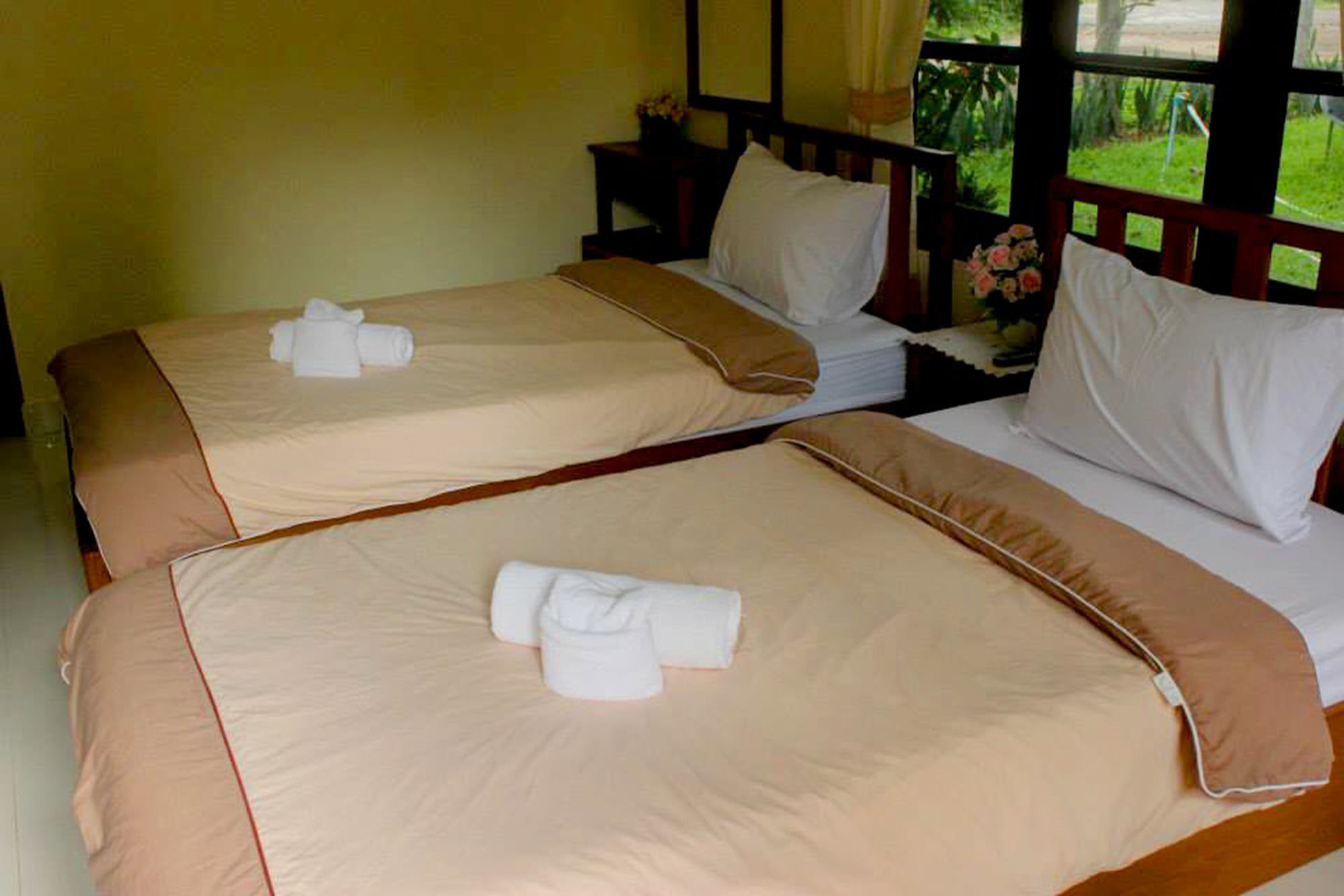 Baanphuthadol Hotel Mae Hong Son Exterior foto