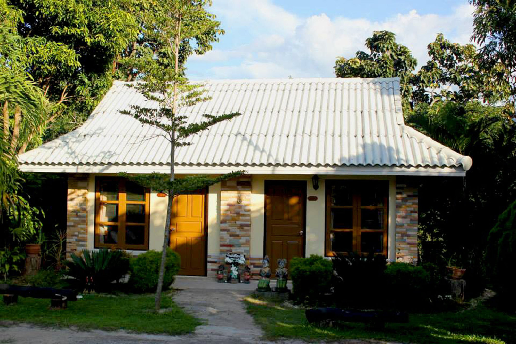 Baanphuthadol Hotel Mae Hong Son Exterior foto