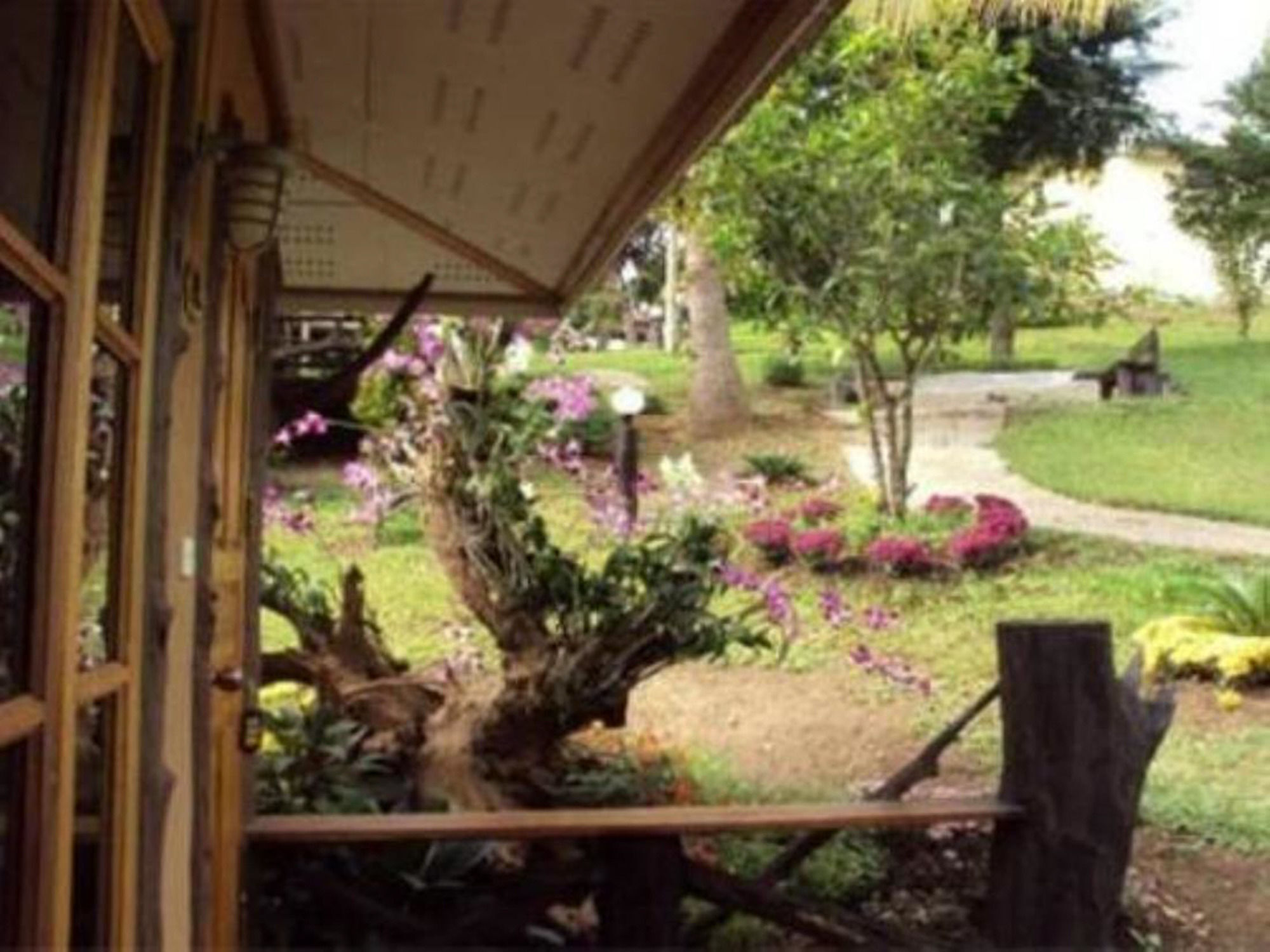 Baanphuthadol Hotel Mae Hong Son Exterior foto