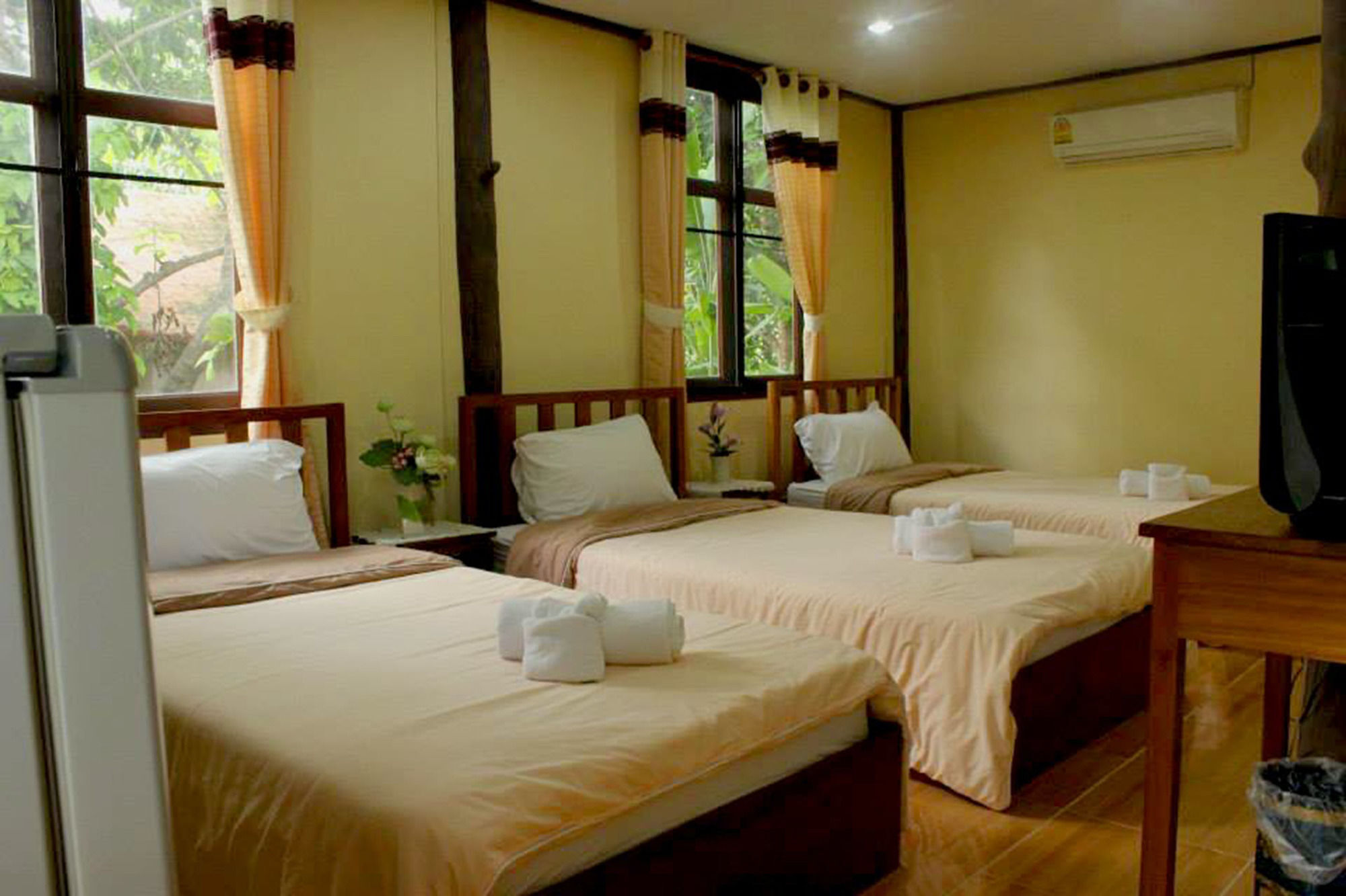 Baanphuthadol Hotel Mae Hong Son Exterior foto