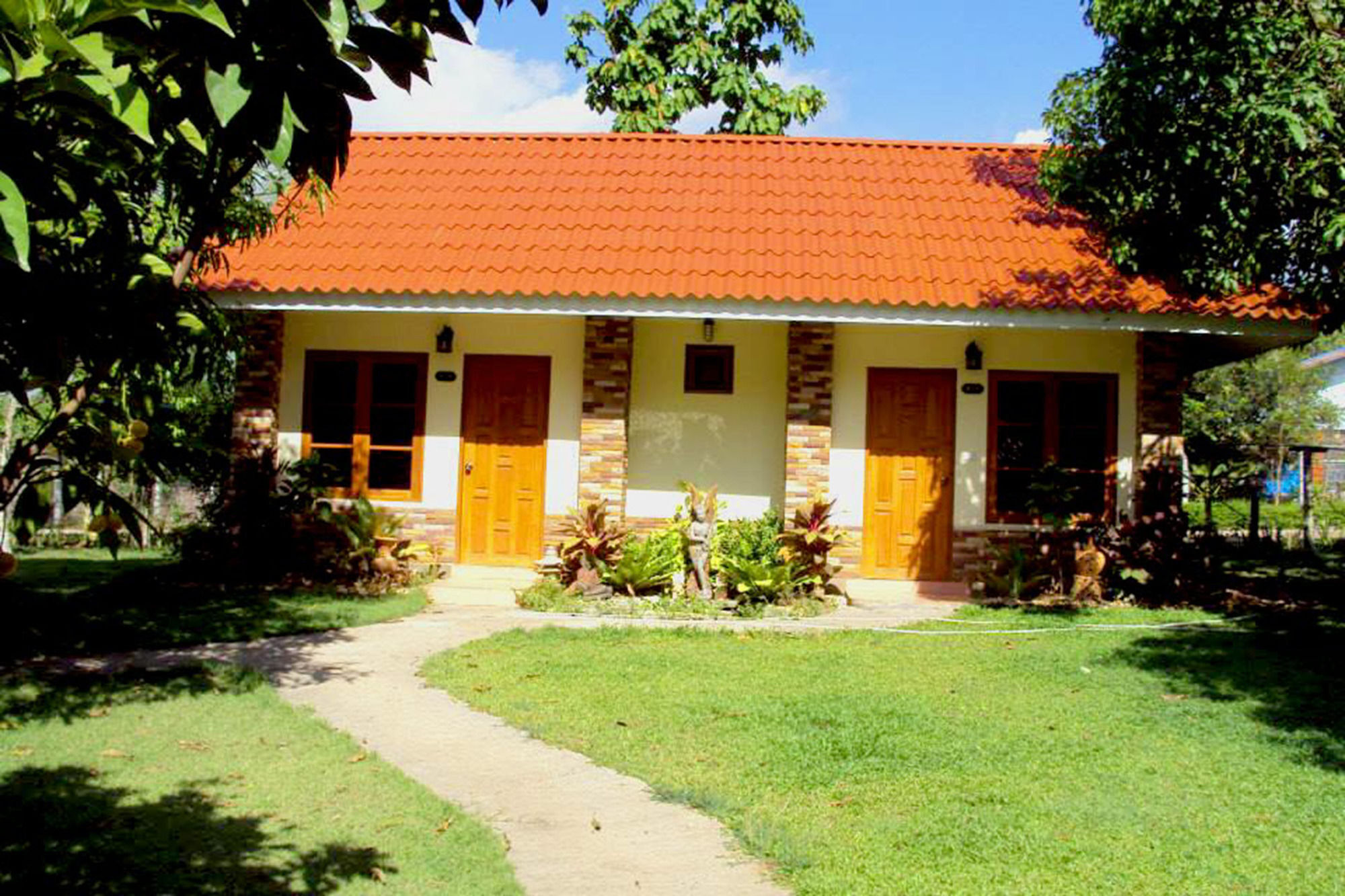 Baanphuthadol Hotel Mae Hong Son Exterior foto